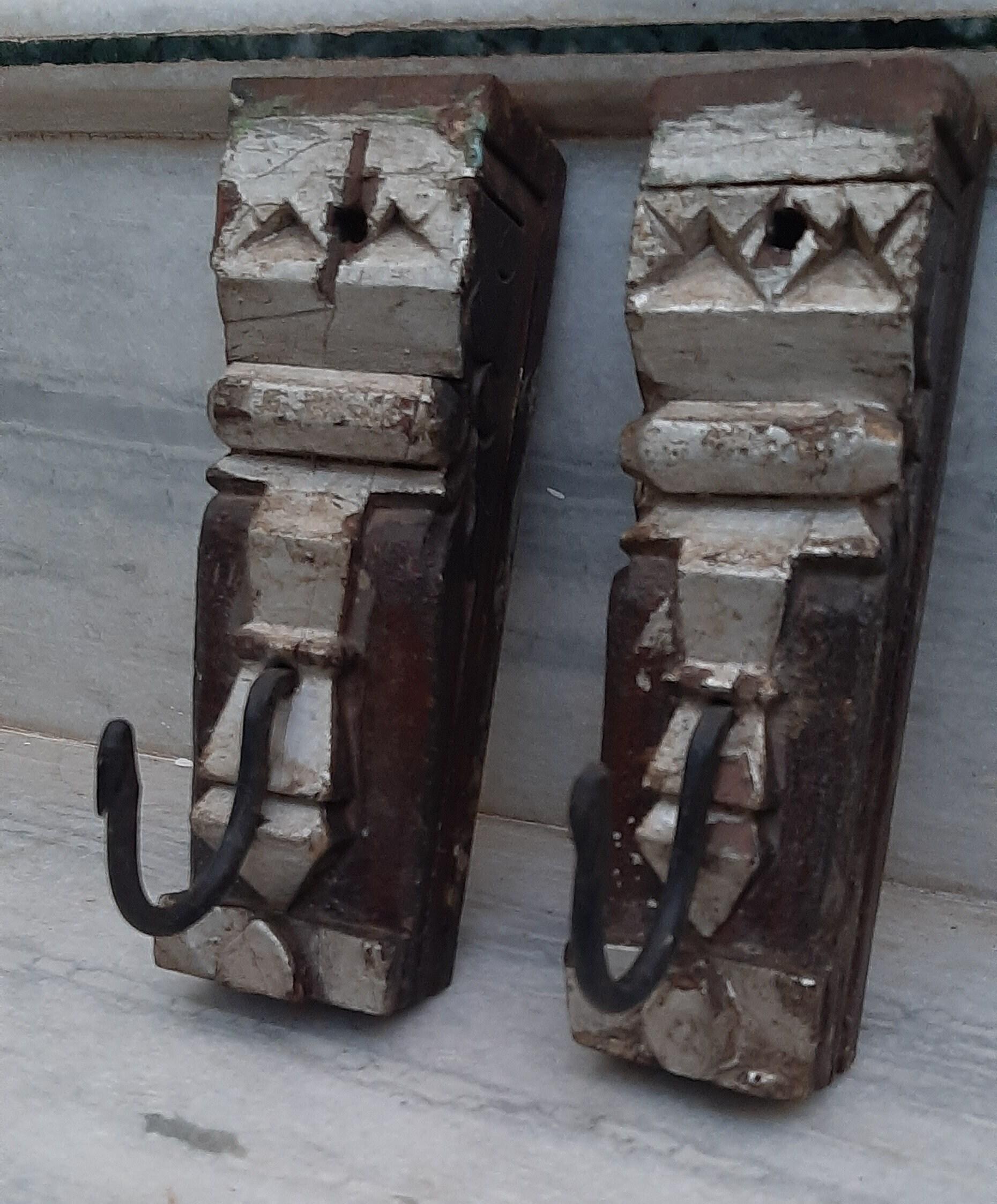 

Antique Hand Carved Wooden Wall Hangers: Indian Handicraft Decor Pair 16” X 8” X 24” (l x w x h) разноцветный