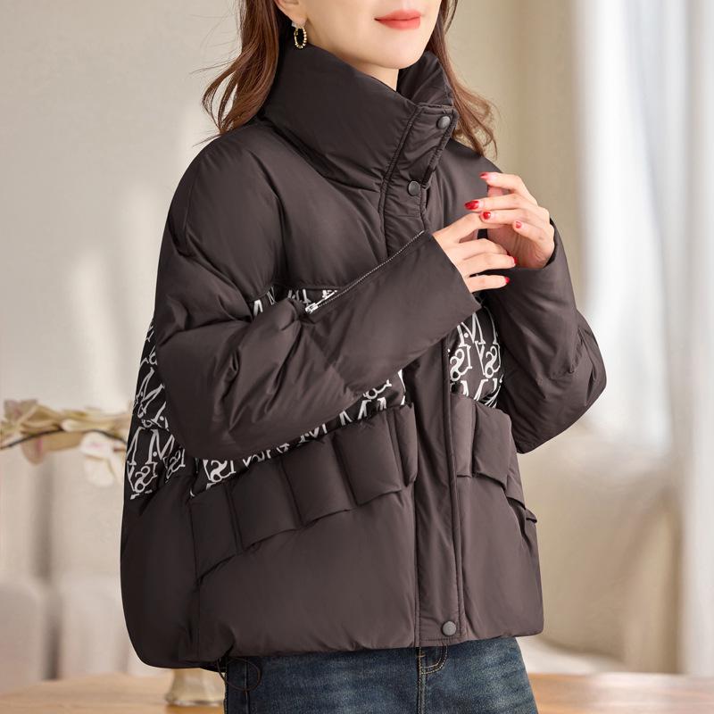 

Стильная пуховая куртка с принтом и воротником-стойкой M коричневый