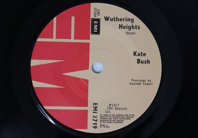 7inch Record KATE BUSH - Wuthering Heights / Kite EMI2719 EMI 1978 UK Rock Used