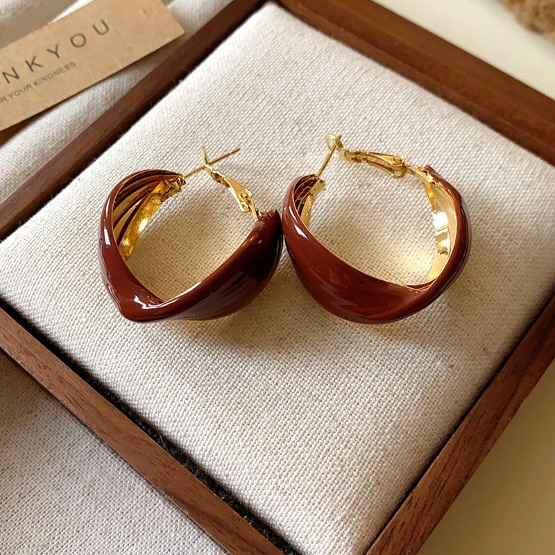 Silver needle dripping oil Ankara red twisted U-shaped basket earrings retro Hong Kong style earrings niche design earrings women