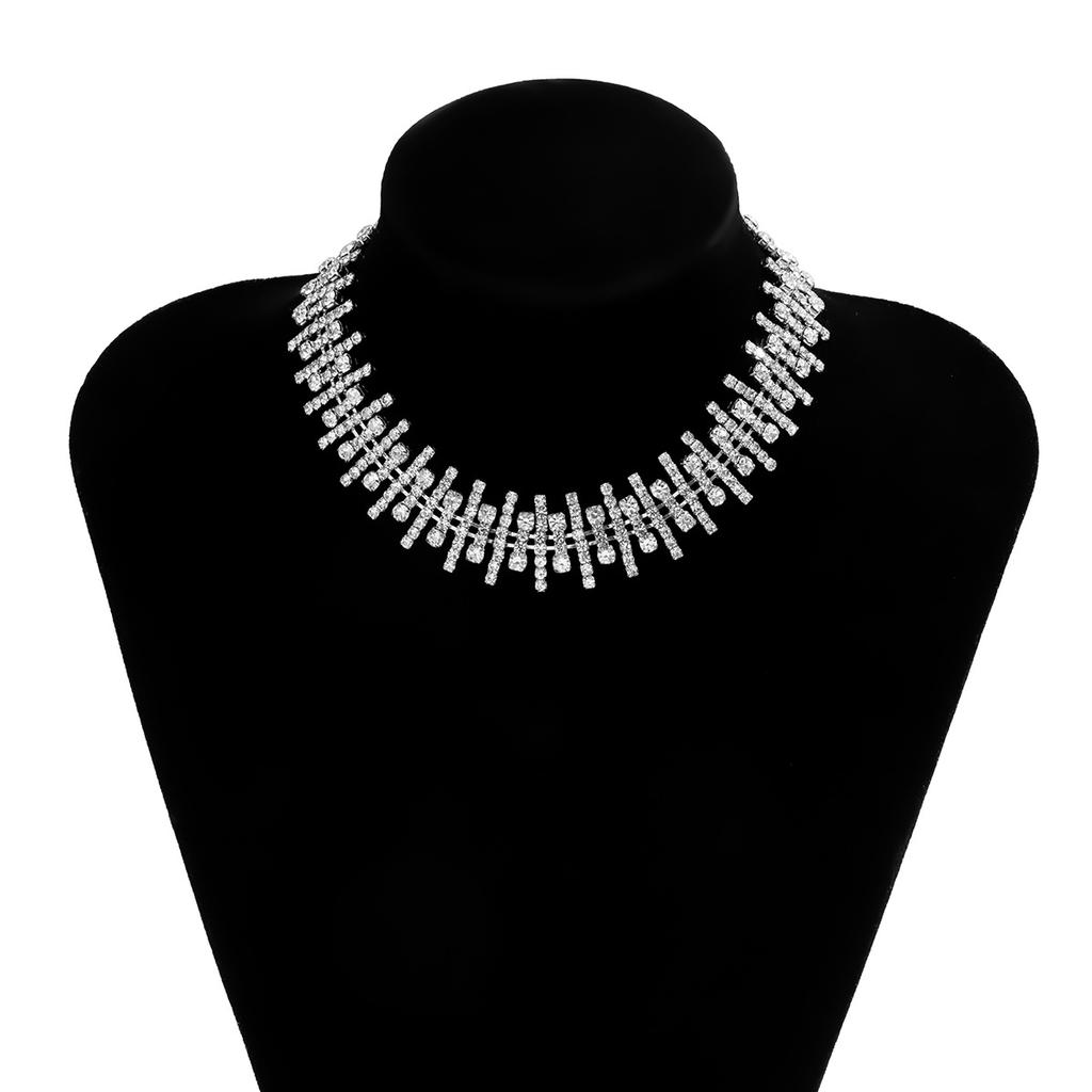 Niche design light luxury full diamond necklace sweet cool tassel rhinestone necklace clavicle chain