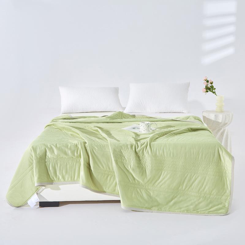 Cool Silk Summer Quilt: Breathable, Skin-Friendly for Dorm or Office Use