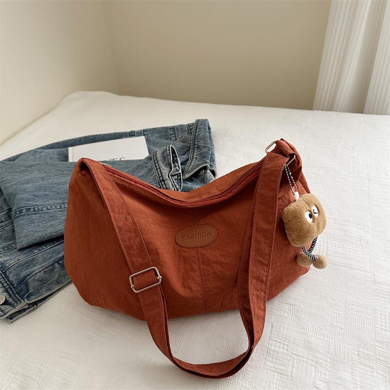 Casual and Fashionable Foreign Style Pendant 2025 Summer New Fabric Texture Foreign Style Simple Tote Shoulder Messenger Bag