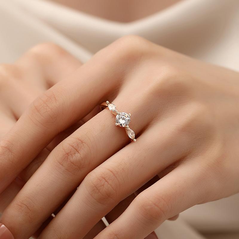 Bijoux en Argent Sterling 925 Plaqué Or 18 Carats Bagues de Doigt en Cristal de Luxe pour Femmes Bijoux de Mariage Fête pour Filles Cadeau d'Ami