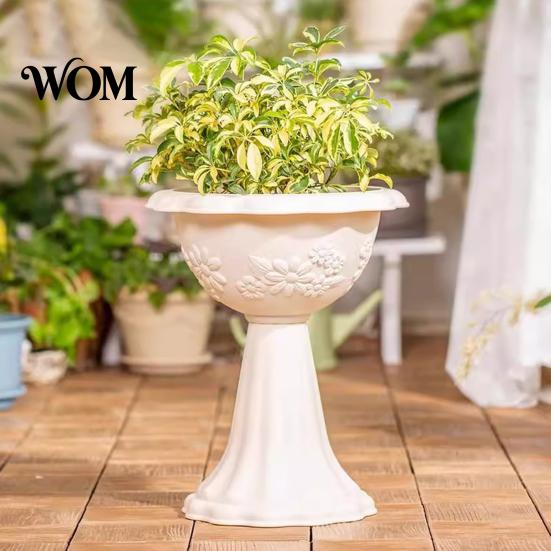 Sturdy Plastic Flowerpot Flower Urn Planter, Goblet-Shaped Plant Pot, Lightweight with Garden Pot Built-in Drainage Holes for Indoor Outdoor