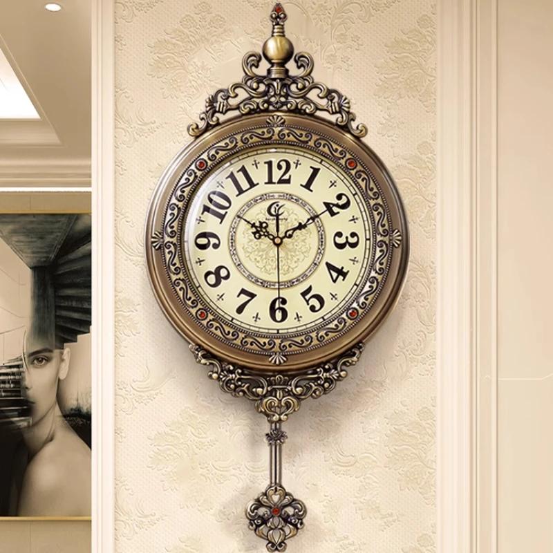 European Aesthetic Wall Clock Art Design Living Room Retro Clock Wall Hanging Light Luxury Reloj De Pared Home Decorations