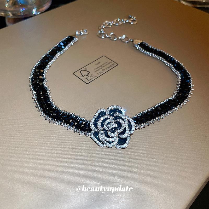 European & American Rhinestone Floral Earring Necklace Set - Chic Geometric Design with Clavicle Chain.