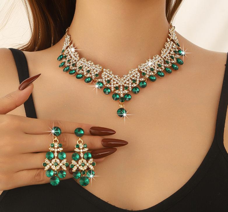 Atmospheric Rhinestones, Silver-plated Bride Jewelry, Necklace, Stud Earrings, Bracelet Set, Dress Accessories.