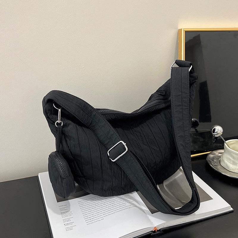 Casual bag women's new crossbody dumpling bag fashionable shoulder bag large capacity class commuter bag