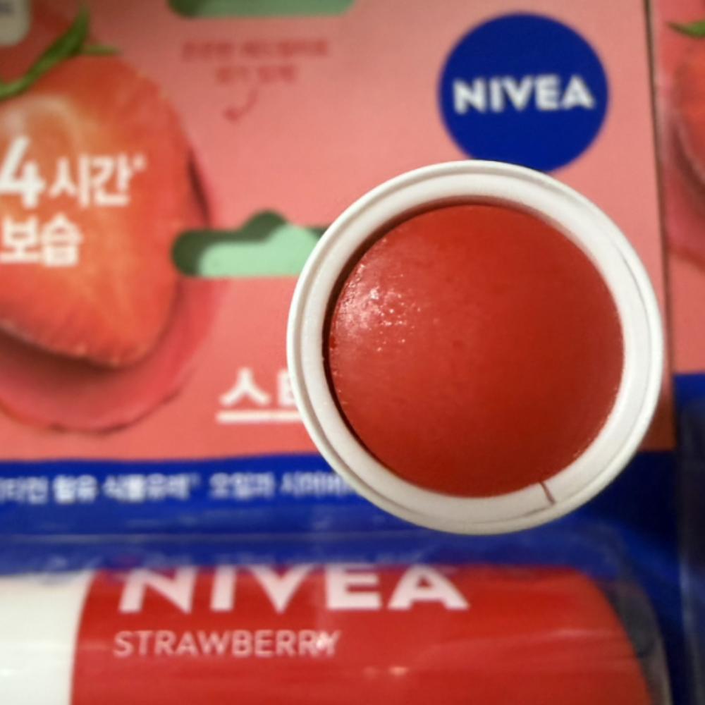 Nivea Lip Care Balm 4.8g, Strawberry Shine, 4 Count