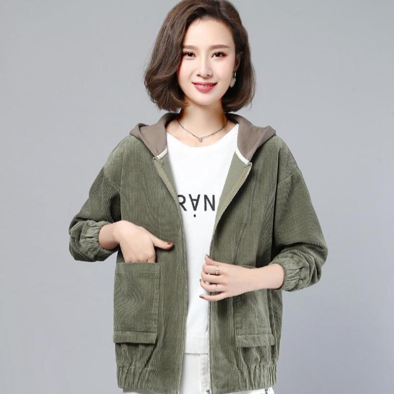 Dámský krátký kabát s kapucí s volným prošíváním na podzim a zimu