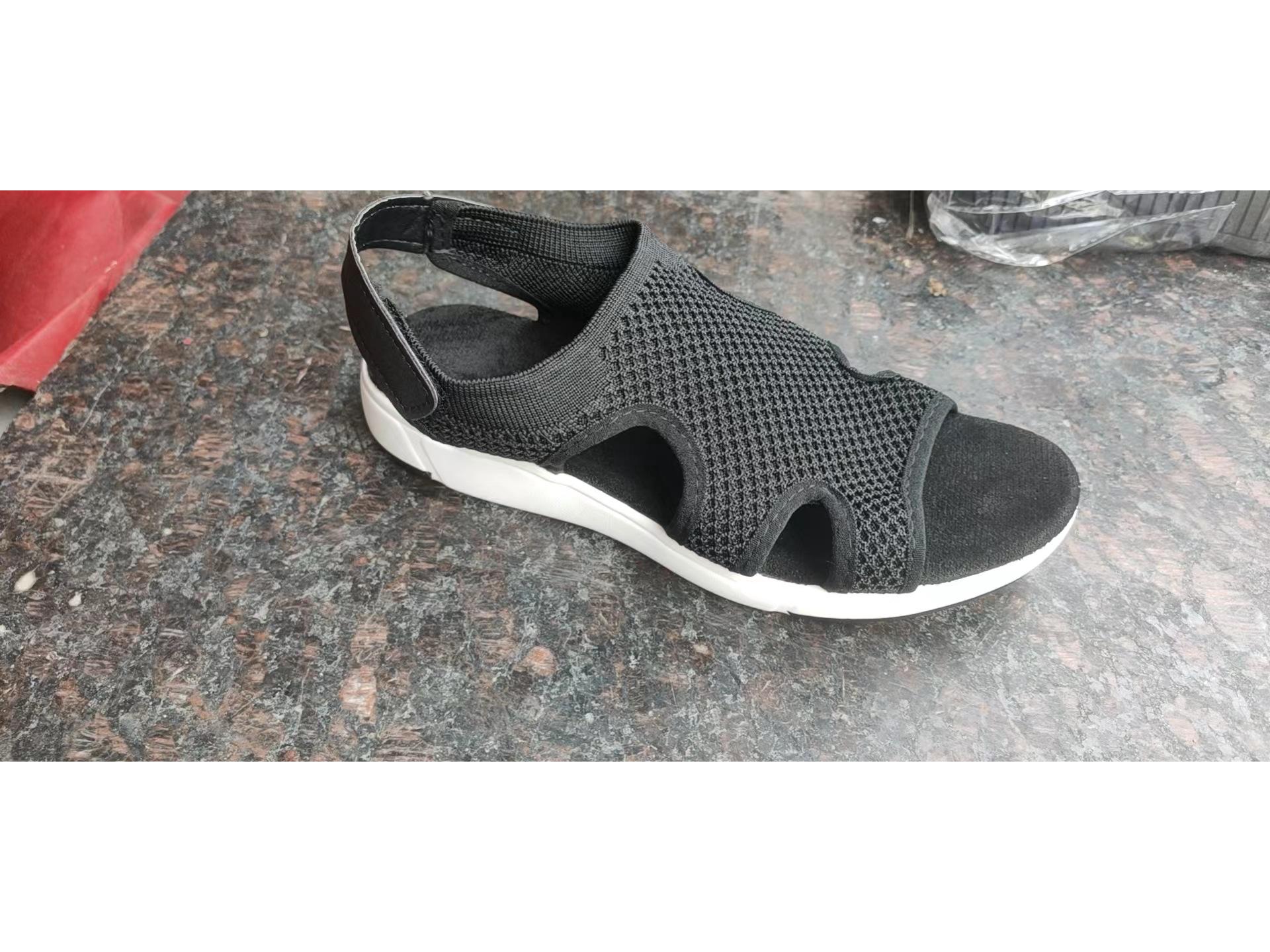 

2024 Women s Summer Plus Size Velcro Sandals: Breathable Flyknit Casual Shoes 40 чорний