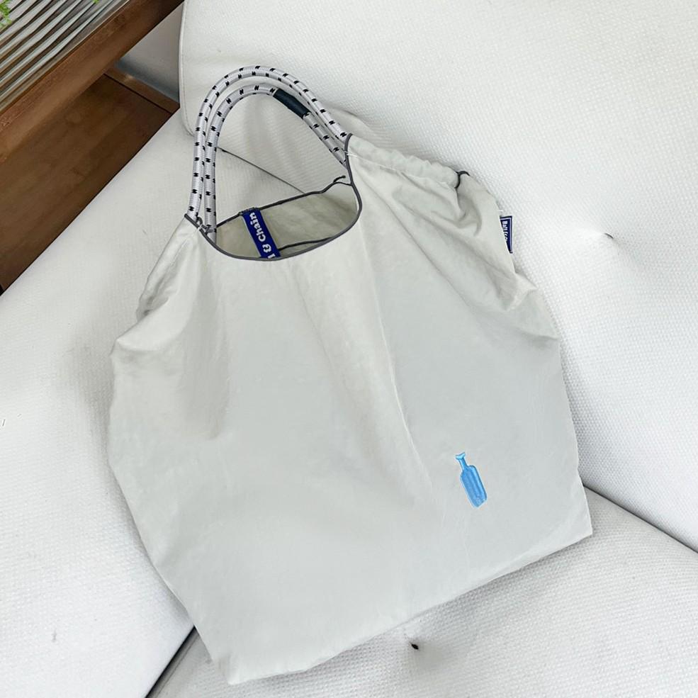 

Сумка-тоут Summer Blue Bottle Embroidered Tote - легкая и вместительная сумка через плечо для женщин Medium