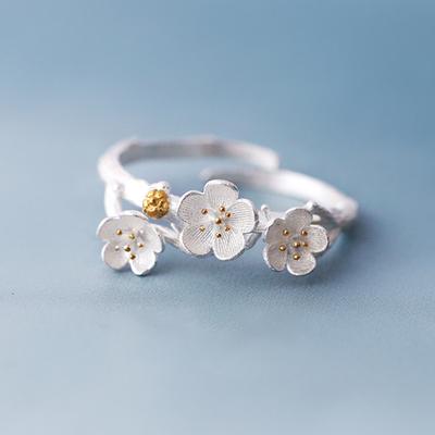 Offener handgemachter Fingerring mit Pflaumenblüte, verstellbarer Blumen-Damenschmuck