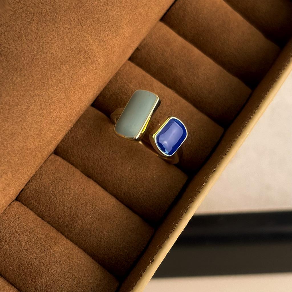 Adjustable Retro High-End Women's Ring: Light Luxury, Artistic Antique Style, Niche Fashion Open Ring