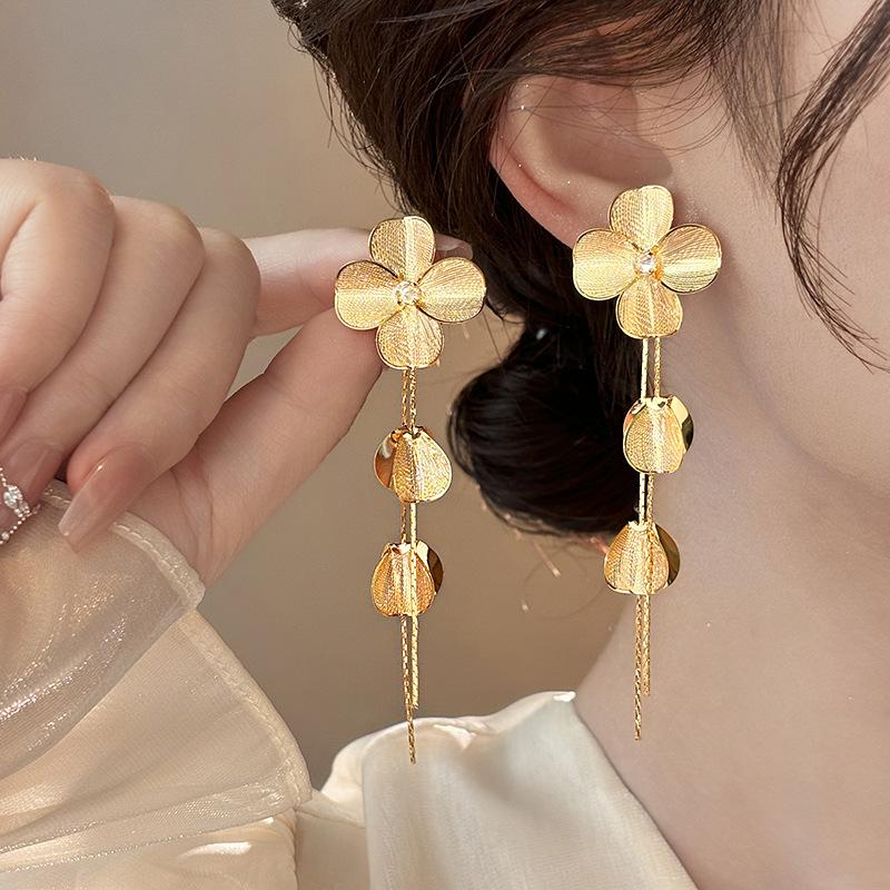 

Циркониевые серьги-кисточки с цветами, легкая роскошь, высококлассные серьги-гвоздики, модные универсальные темпераментные изысканные нишевые серьги, женские