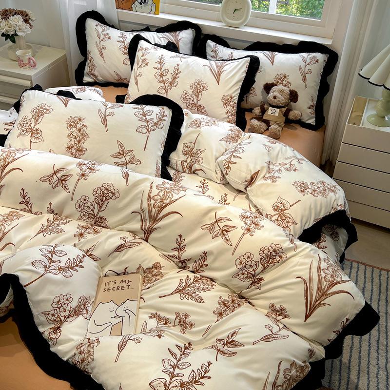 

New Black White Printed Bed Skirt Bedding Sets Cozy Skin Friendly Printed Bed Linens Spring Autumn King Queen Size Quilt Set 1.5m 4pcs set