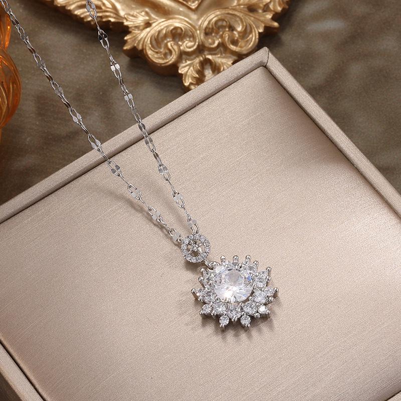 Sunflower Titanium Steel Diamond Clavicle Necklace for Women - Luxury & Versatile Choker Accessory
