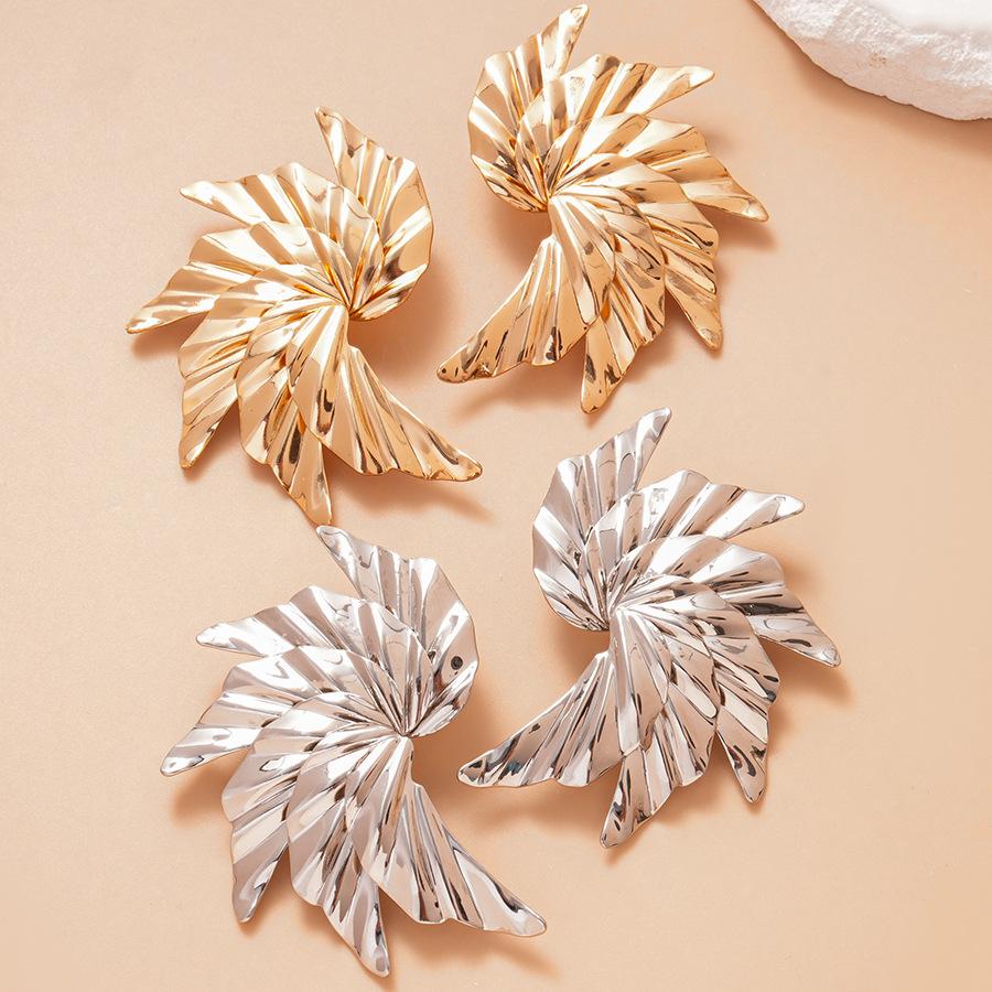 Glänzende plissierte Metall-Wind-Spiral-Blätter-Ohrringe für Damen 2025 Übertrieben hochwertige Steckerohrringe Luxus-Designer Zirkon