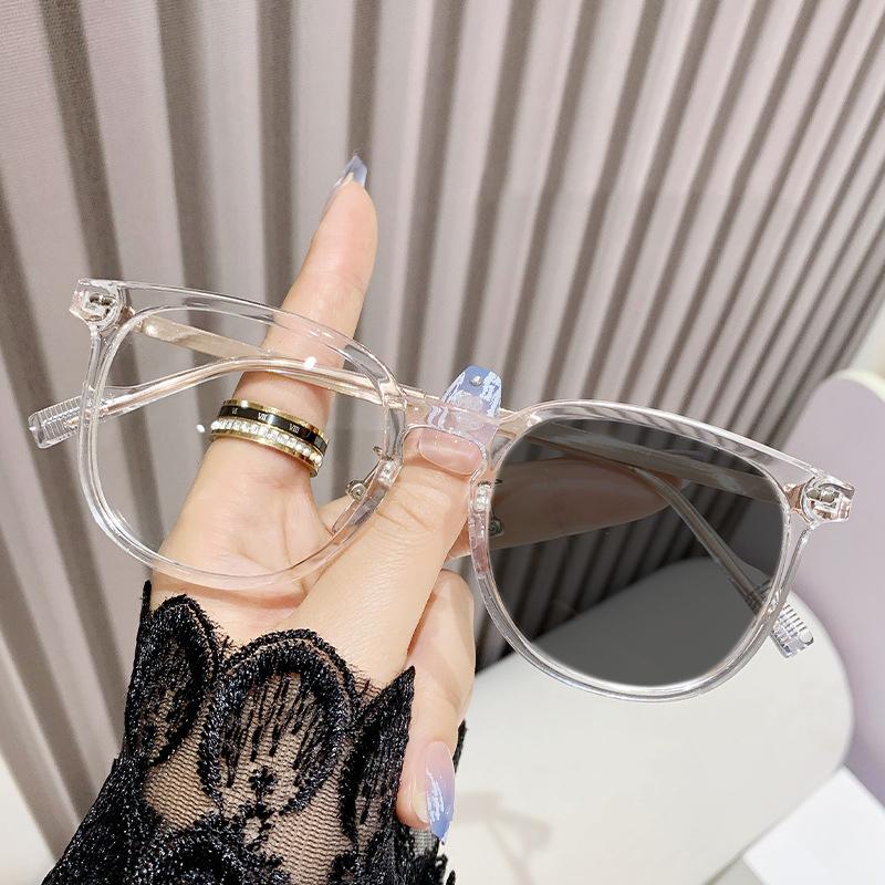 2025 Color Changing Myopia Glasses for Women Men Retro Round Anti Blue Light Near Sight Glasses Ultra Light Diopter Eyeglasses