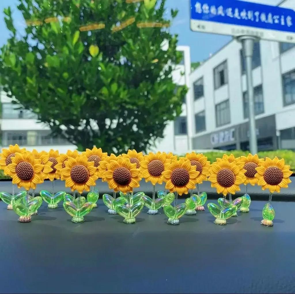Creative Car Ornaments Shaking Head Cute Fresh Sunflower Center Console Rearview Mirror Ornaments Car Accessories Ladies Gifts
