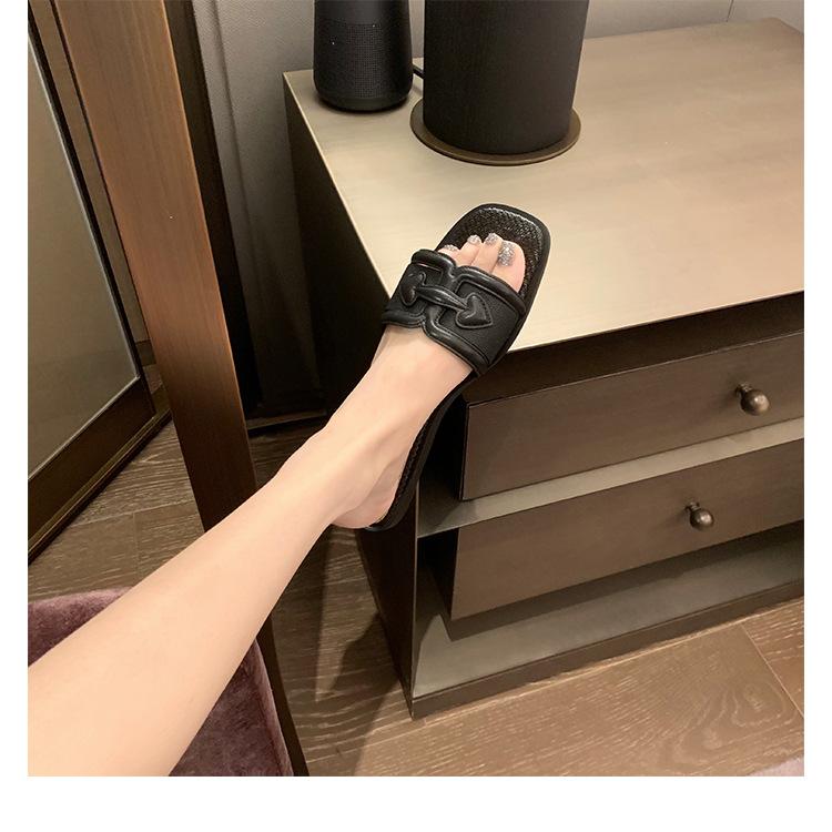 summer new fashion flat bottom square head vacation with outer slippers women's leather