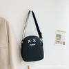 2025 Winter neue kleine quadratische Nylon-Tasche, lustige und süße Mini-Tasche mit Cartoon-Motiv, Handytasche für männliche und weibliche College-Studenten