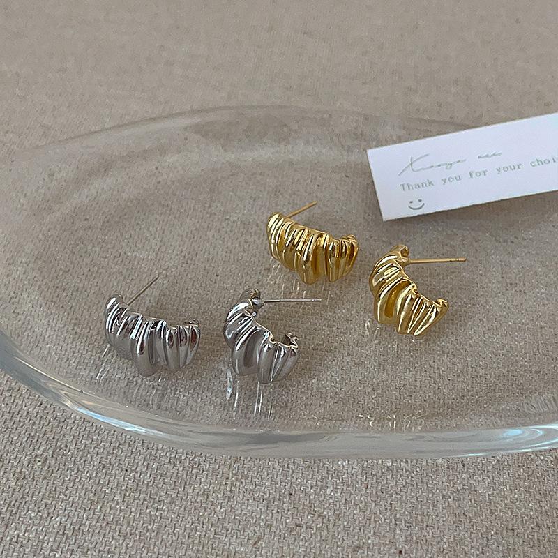 Design Sense Folded Croissant Bag Earrings Women'S Niche Unique Personality Fashion Temperament Elegant Versatile Earrings