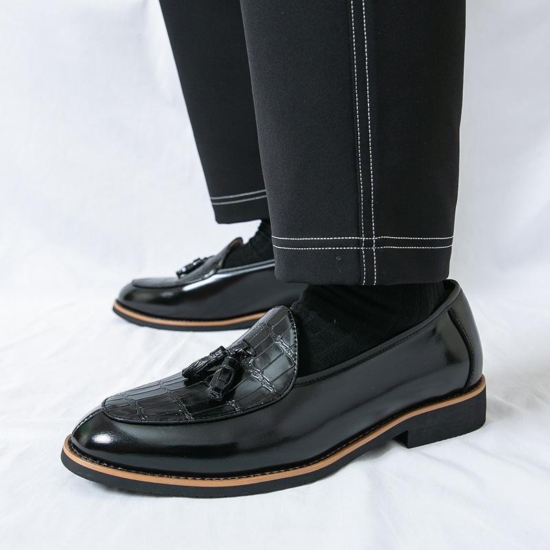 

Корейская версия британского стилиста кожаные туфли внутренняя высота увеличение туфли Doudou бахрома лакированная кожа глянцевые социальные парень модные туфли мужские 39 чёрный