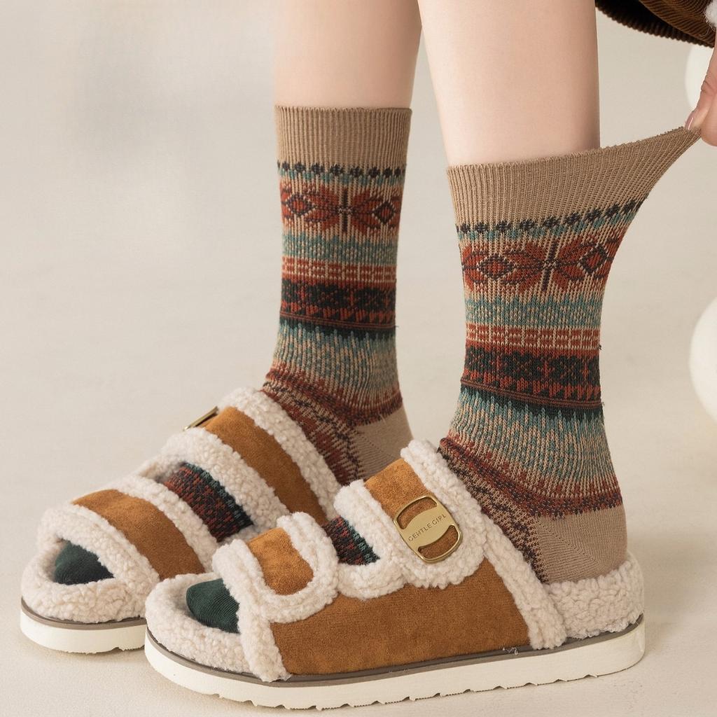 Ethnic-style Women's Midsize Socks, Women's Cotton Socks, Fashionable Long Socks for Autumn and Winter, Versatile Long Stockings