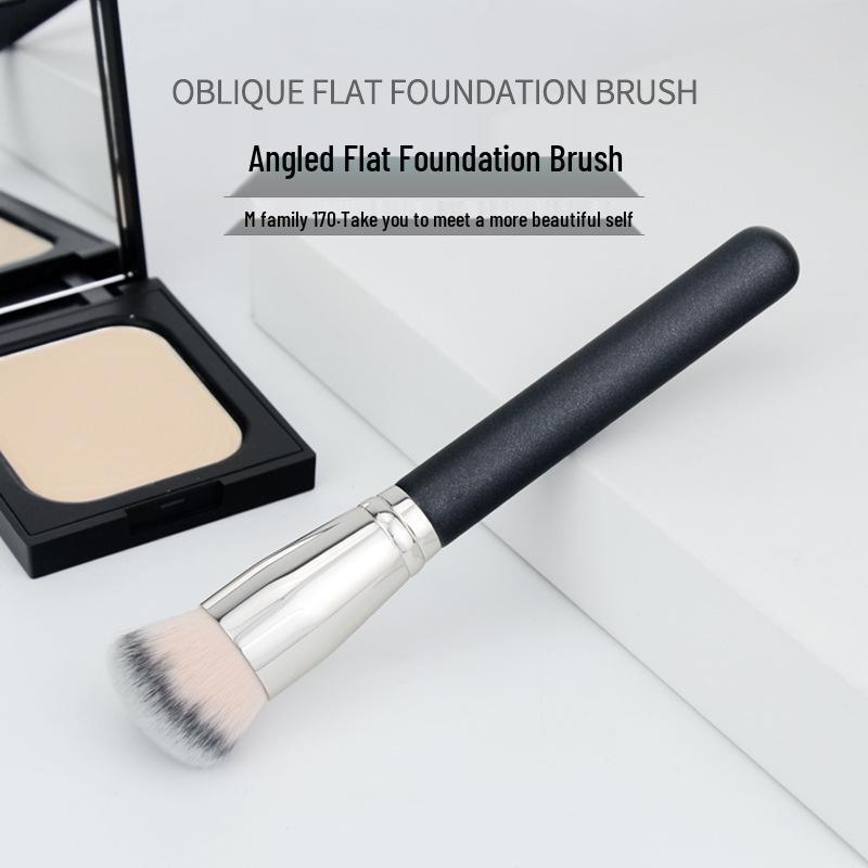 

M170 Flawless Slanted Foundation Brush - Seamless Matte Finish for Beginners