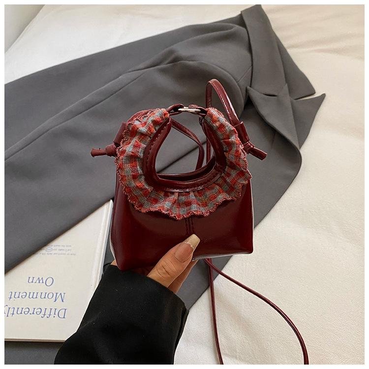 

Mini hand carry lipstick small bag women s 2025 new fashion niche design messenger bag foreign lace change bag