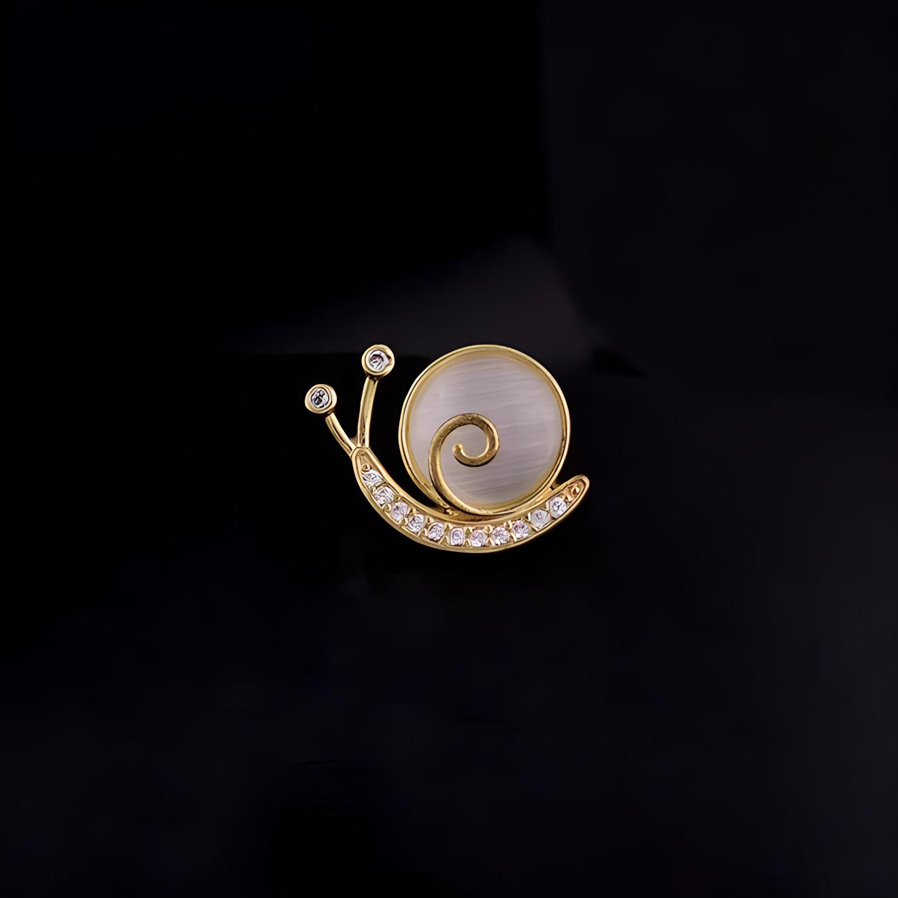 

Японская милая маленькая улитка брошь модная индивидуальная пряжка на шею булавка анти-светоотражающая булавка воротник булавка кардиган свитер аксессуары