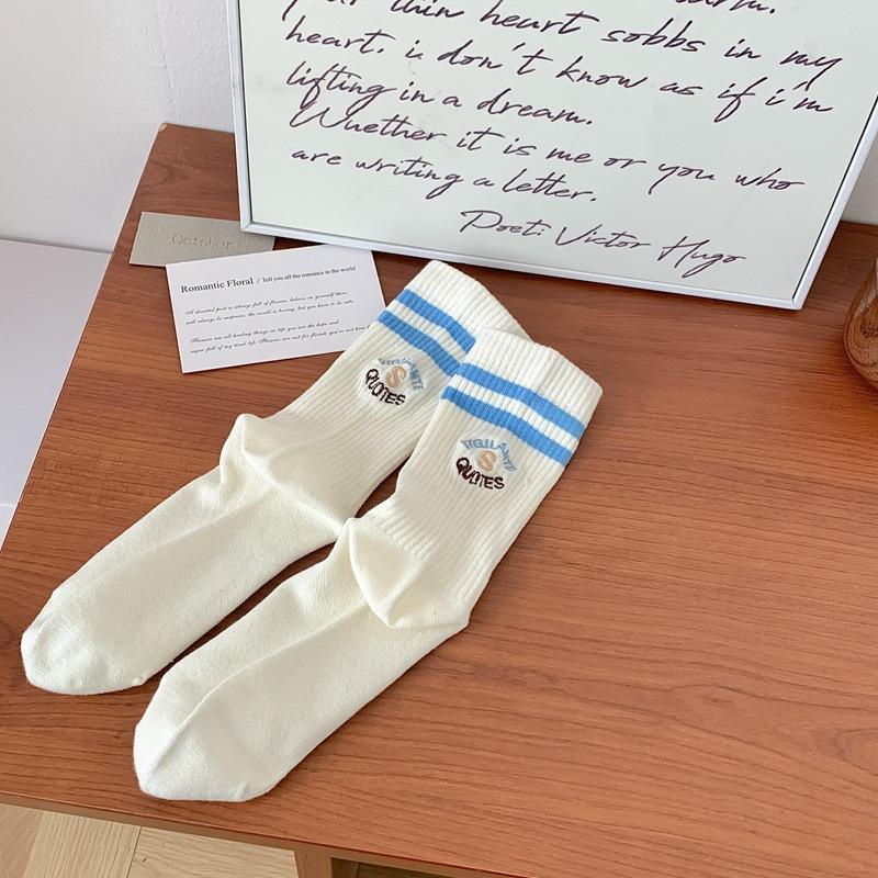 Sokker, vår og sommer Dongdaemun Two Bars Broderte stripete hvite sportssokker, allsidige damesokker