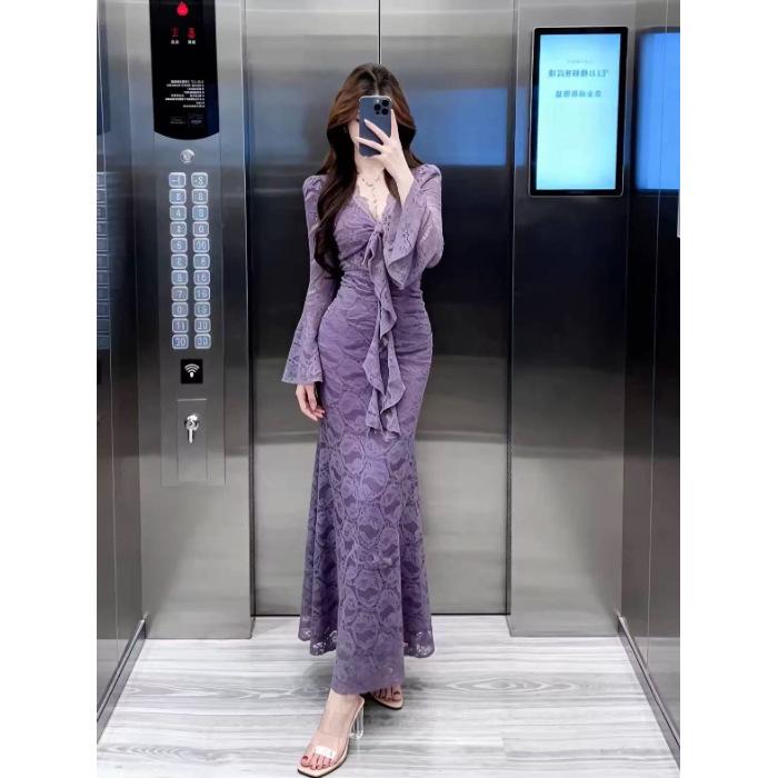 

Spring & Autumn Sexy V-Neck Lace Dress - Solid Color, Slim-Fit, Hip-Hugging, Mid-Length Skirt for Women, Exudes Elegant Temperament. Large