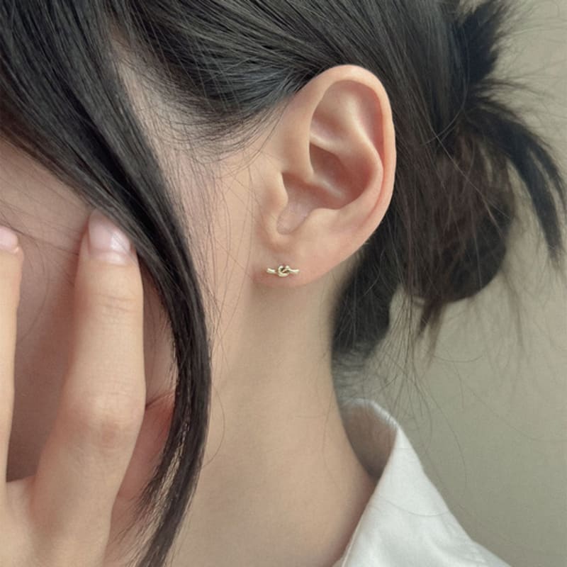 Youngglow 14k Knot Piercing