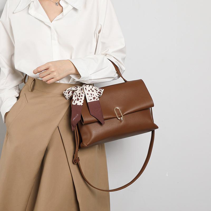 Ielgy Ladies Retro Handbag High-End Feeling Simple Silk Scarf One Shoulder Fashion All-Match Commu