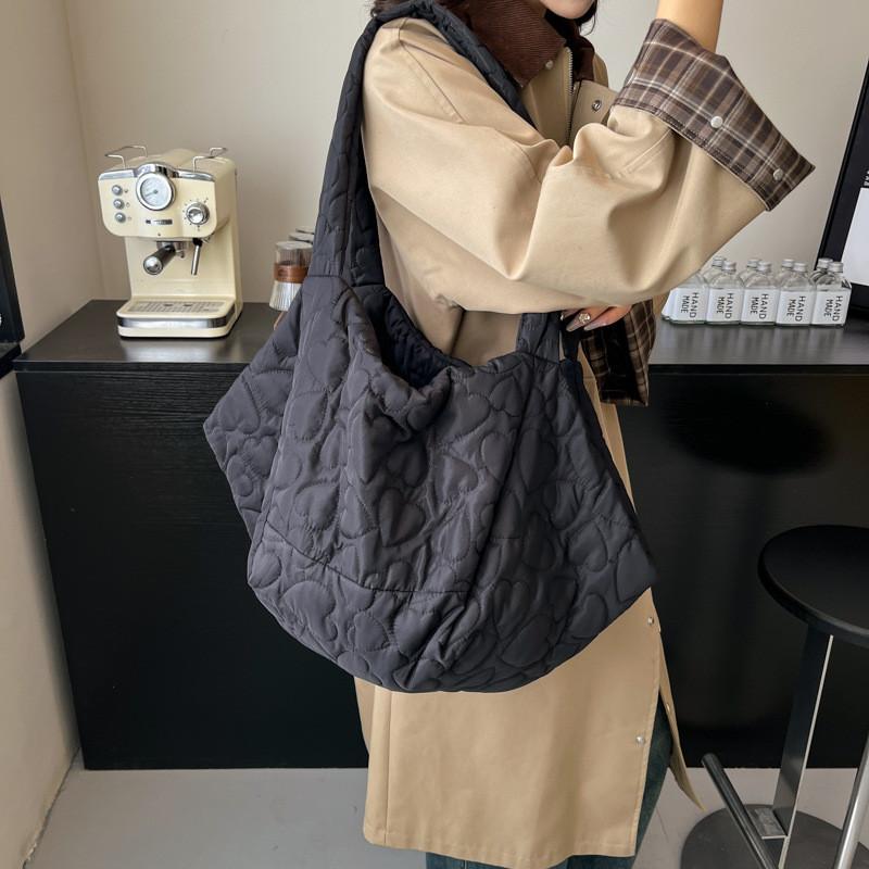 Solid Color Heart Shaped Design Large Capacity Shoulder Bag For Daily Commutes And Casual Outings