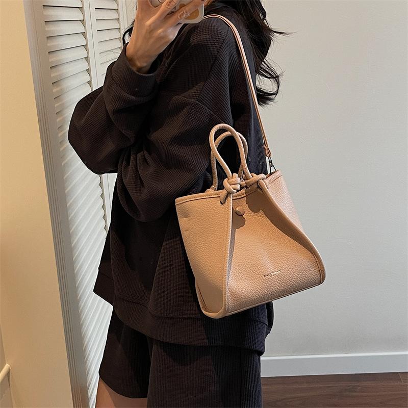 Korean Version of Niche Portable Commuter Bag Women's 2025 New Simple Bucket Bag Versatile Shoulder Cross Wing Bag