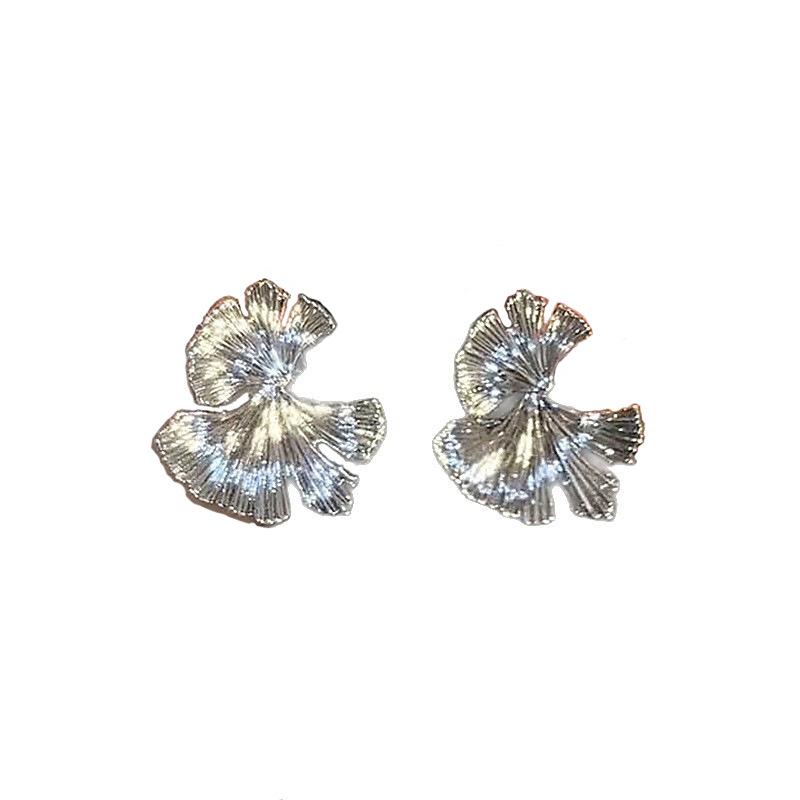 High-end Photo-sensitive Surface Ginkgo Leaf Earrings - Elegant and Versatile, Perfect for Any Occasion.