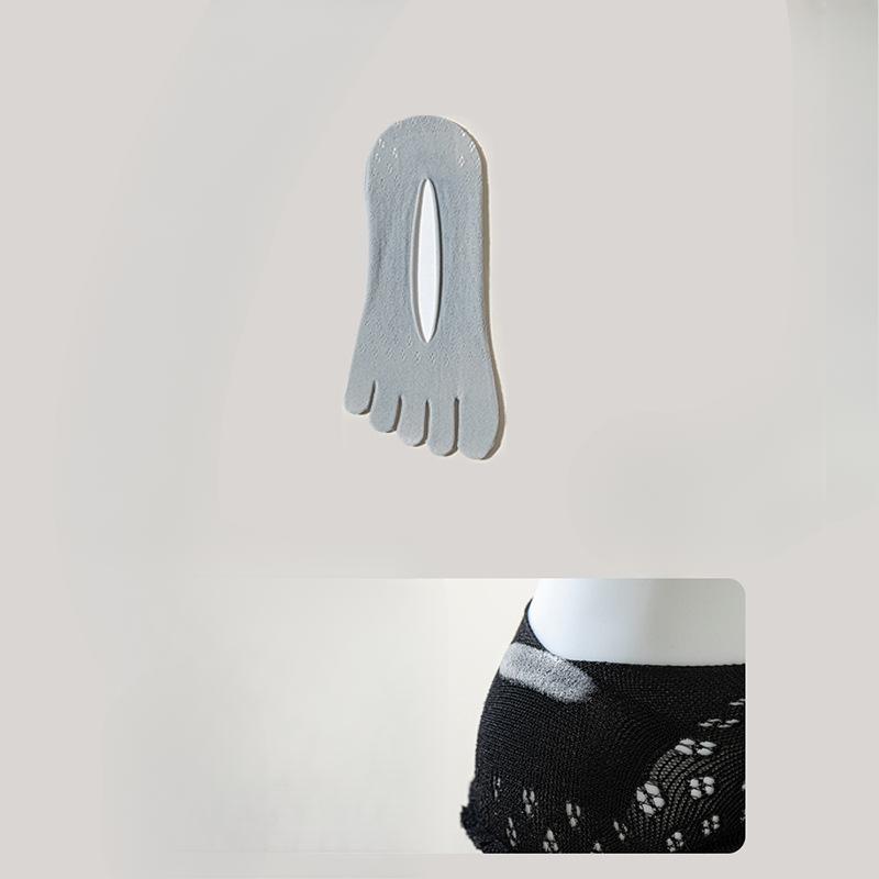 Women's Summer Ice Silk Cool Feeling Shallow Mouth Invisible Leisure Short Five Finger Socks