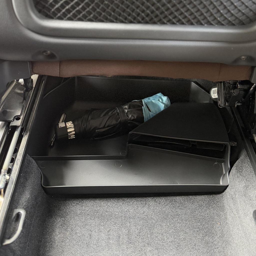 Volvo XC60/XC90 (2018-2026) Pudełko do przechowywania pod siedzeniem kierowcy