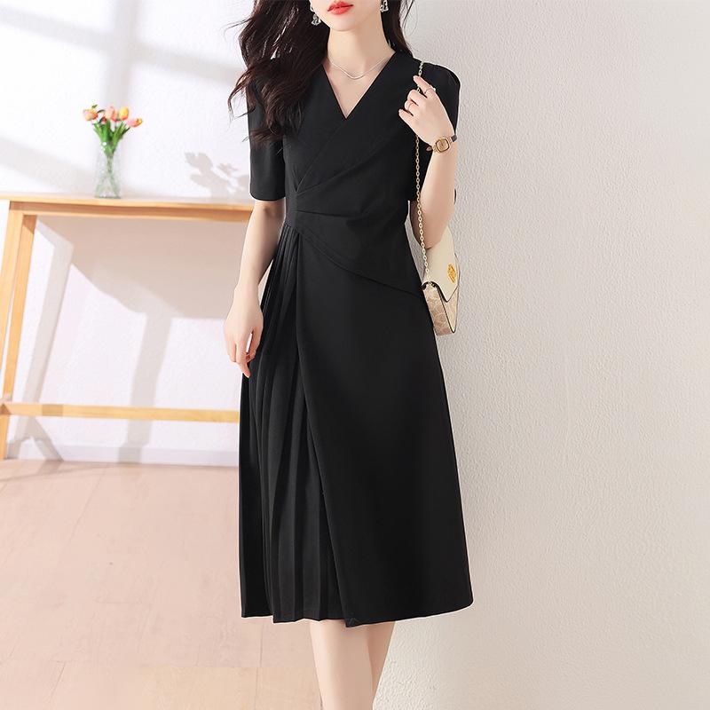 2026 new fat mm temperament v-neck a-word dress, summer folds, belly cover, waist and thin pleated skirt