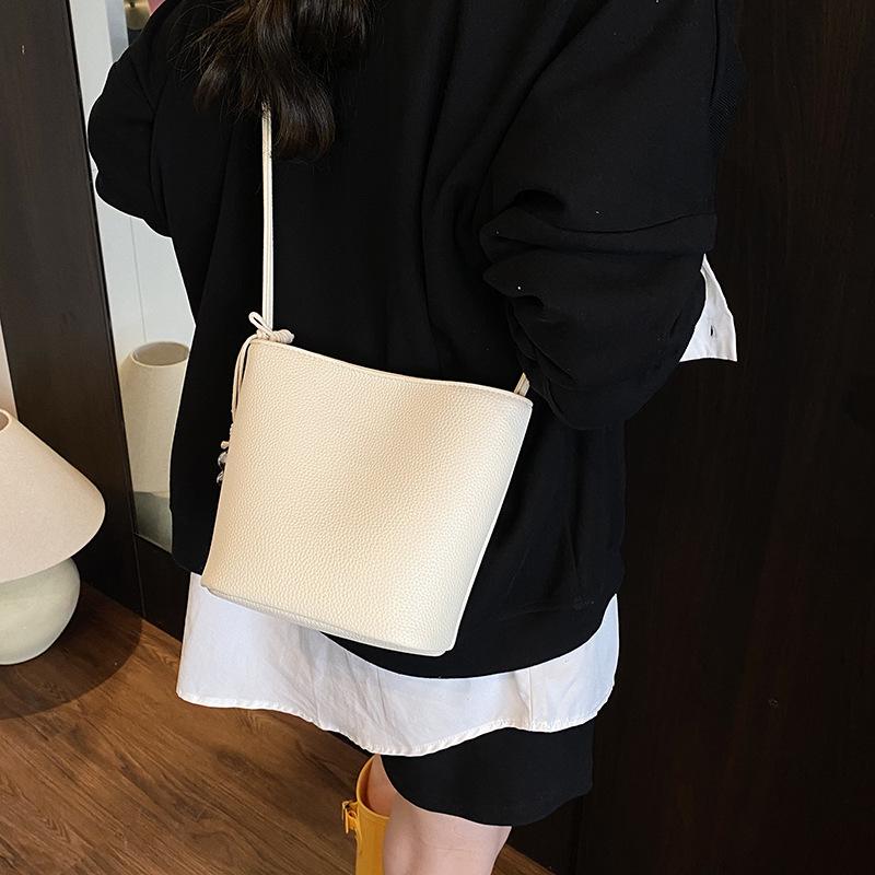2025 Summer New Bucket Bag Women's Fashion Versatile High Sense Niche Shoulder Messenger Bag