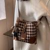 Small Niche Design Retro Diamd Grid Bucket Bag, Women's New High-end Commuting Shoulder Bag, Crossbody Bag