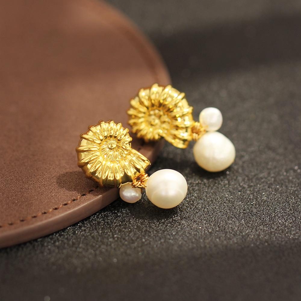 French vintage niche gold and silver two-color sea screw shape earrings natural pearl earrings 925 silver needle stud earrings for women