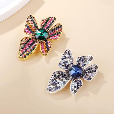 Light Luxury Retro Alloy Full Diamond Flower Brooch Elegant Ladies Dress Corsage Jewellery Plant Pin Perfect Gift for Couples