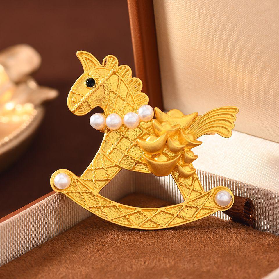 Retro Matte Gold Brooch Get Rich Immediately Rocking Horse Flower Lapel Pin for Suit Jacket