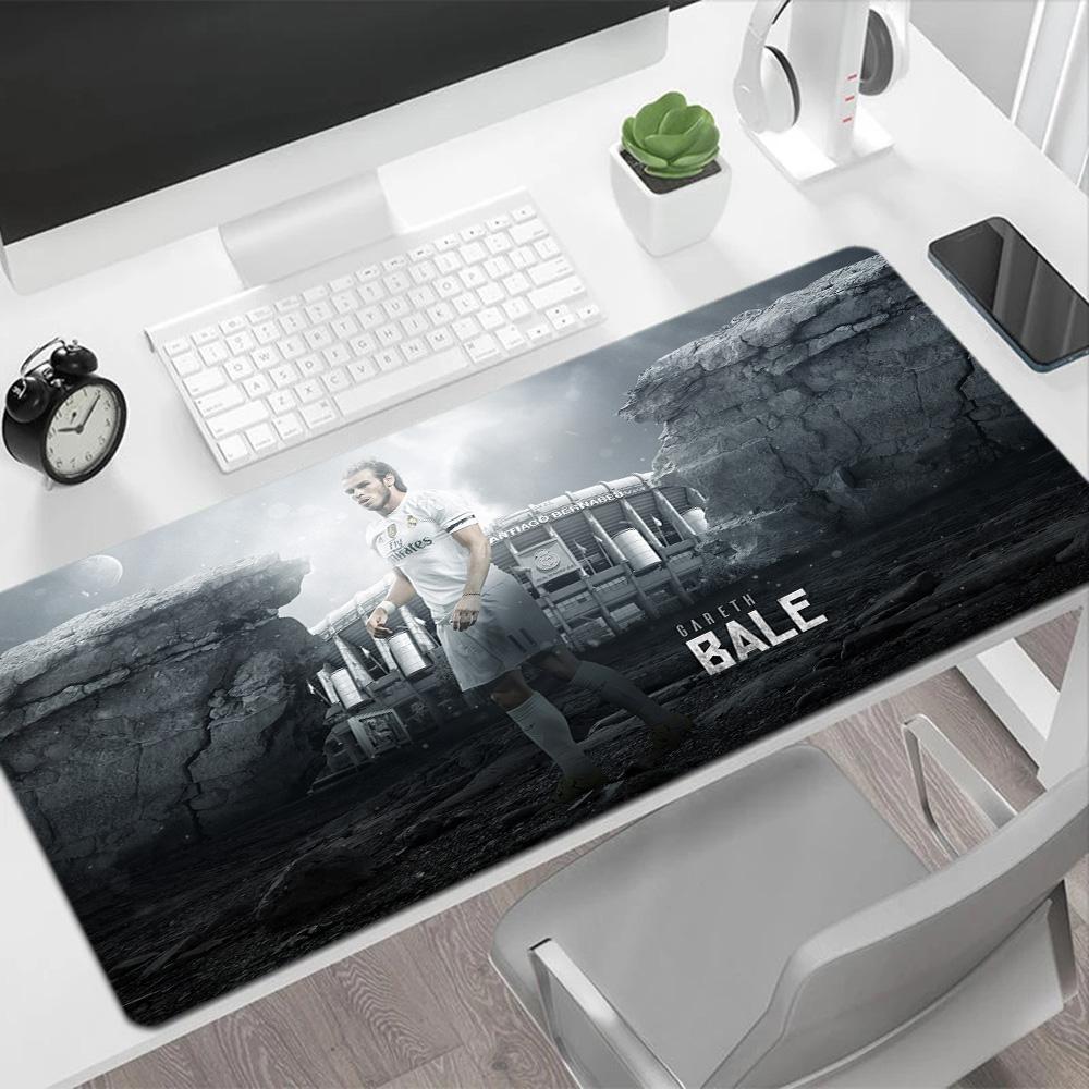 Antony Martial's Moment Large Mouse Pad Gaming Laptop Mouse Pad Computer Desk Mat Non-Slip Rubber Base Perfect for Office Desktop Supplies School Home