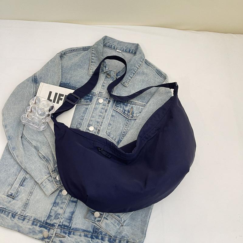 Simple shoulder dumpling bag women's summer lightweight college student messenger bag commuter handbag travel bag
